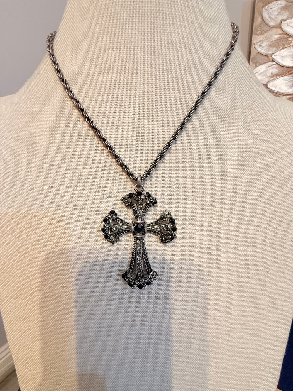 Vintage Silver Tone Black Rhinestone Cross Necklace 16”